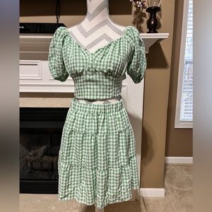 Green/white skirt set